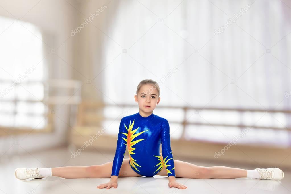 Girl gymnast doing the twine.