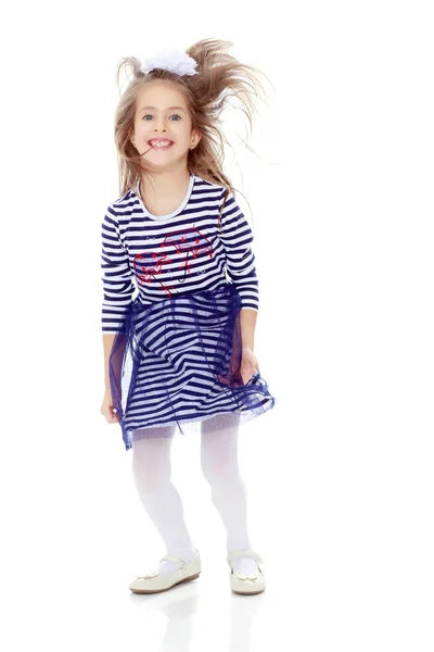 Egy csíkos ruhás kislány. — Stock Fotó