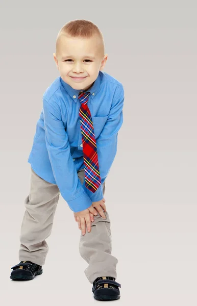 Jóképű fiú ing és nyakkendő. — Stock Fotó