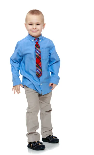 Όμορφο αγόρι στο πουκάμισο και γραβάτα. — Φωτογραφία Αρχείου