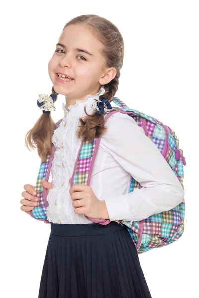 Hermosa estudiante con una mochila detrás de sus hombros. —  Fotos de Stock