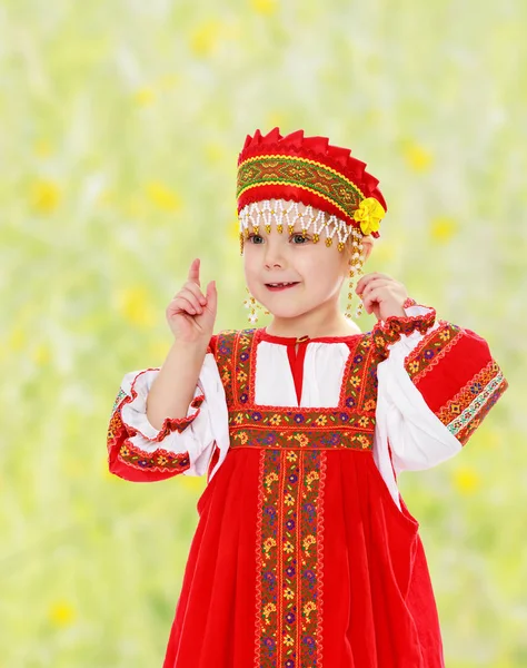 Ragazza in costume nazionale russo . — Foto Stock