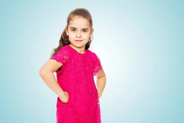 Menina bonita em um vestido vermelho . — Fotografia de Stock