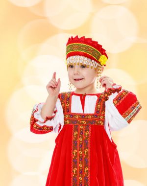 Rus ulusal kostümlü kız..