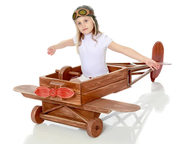 Маленька дівчинка в шапці пілота — стокове фото