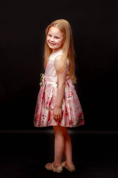 Belle petite fille 5-6 ans . image libre de droit par lotosfoto1 ©  #170976822