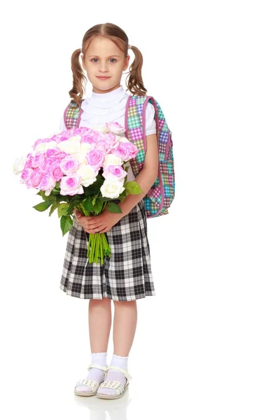 小さな女の子女子高生の花 — ストック写真
