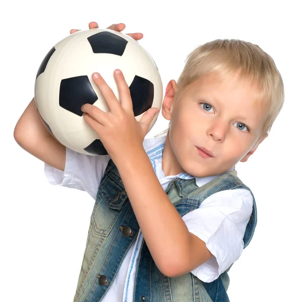 Bambino con un pallone da calcio — Foto Stock