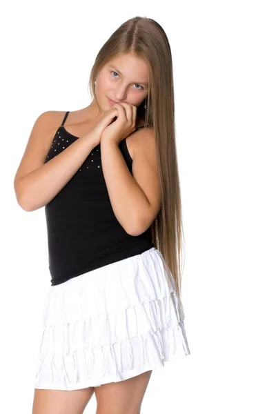 短い白いスカートと黒の t シャツの 10 代の少女. — ストック写真