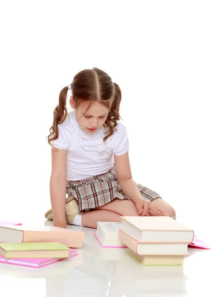 Menina com um livro — Fotografia de Stock