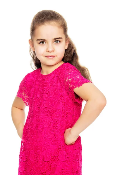 Kırmızı elbiseli güzel küçük bir kız. — Stok fotoğraf