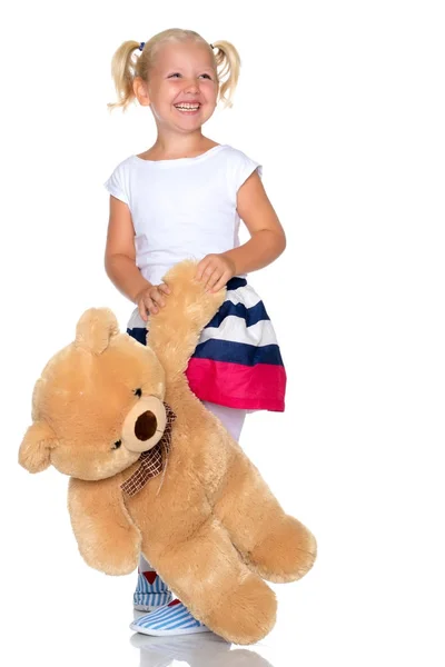 Petite fille avec ours en peluche — Photo