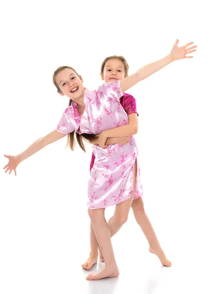 Girls are sisters in Chinese national dresses. — Stock Photo, Image