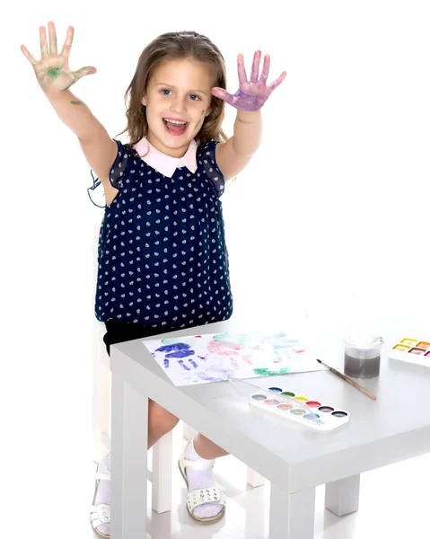 The little girl got dirty with the paints. — Stock Photo, Image