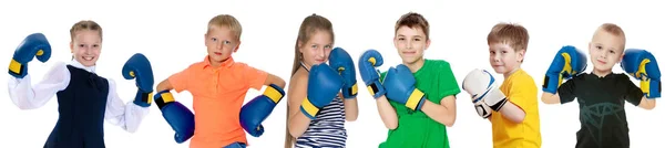Смешные дети в боксёрских перчатках . — стоковое фото