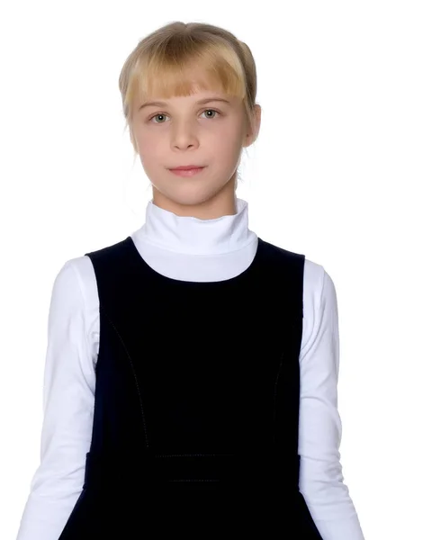 Krásná malá dívka ve školní uniformě. — Stock fotografie