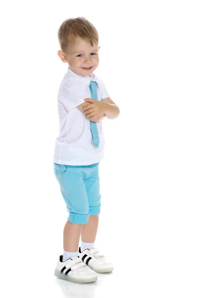 Yakışıklı çocuk gömlek ve kravat. — Stok fotoğraf
