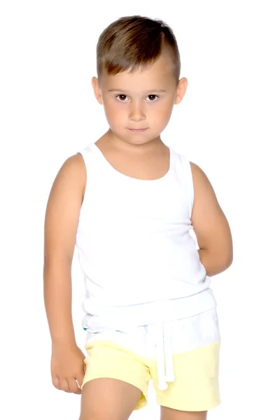 A kisfiú egy fehér póló. — Stock Fotó
