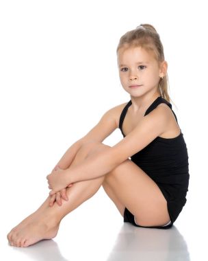 Jimnastikçi egzersizi yapmaya hazırlanıyor..