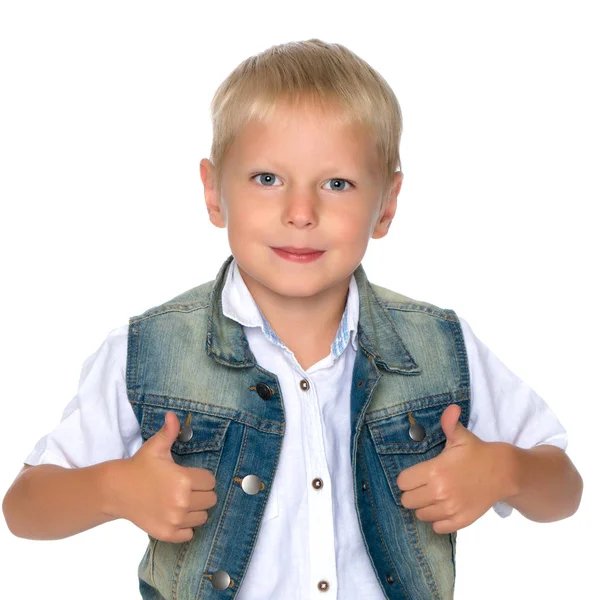 Ein kleiner Junge hält einen Finger in die Höhe. — Stockfoto