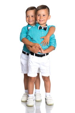 İki üzgün İkizler çocuklar