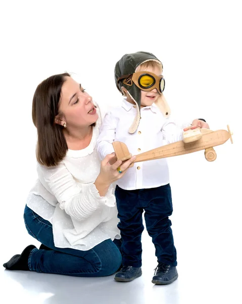 Mom and son are playing with a toy airplane. — Stock Photo, Image