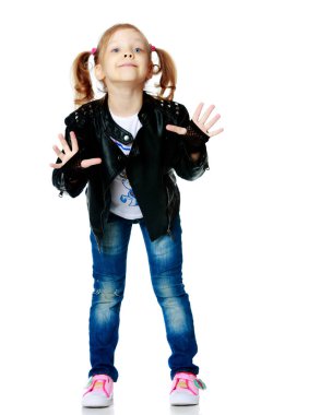 Küçük kız gesticulating.