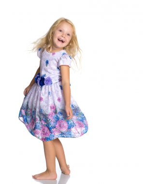 güzel küçük bir kız gülerek.