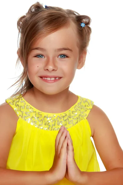 Fashionabla liten flicka i klänning — Stockfoto