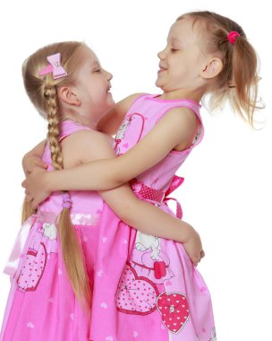 İki sevimli küçük kız yakın çekim