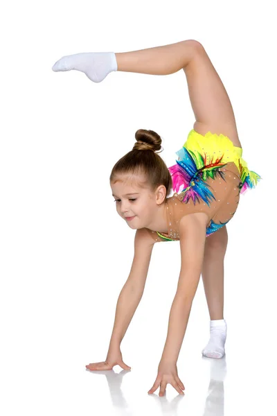 The gymnast balances on one leg. — Stock Photo, Image