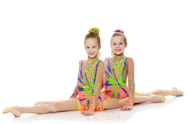 Two girls gymnast sitting on splits. — Stock Photo, Image