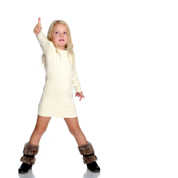 Dziewczynka trzyma kciuk w górze — Zdjęcie stockowe