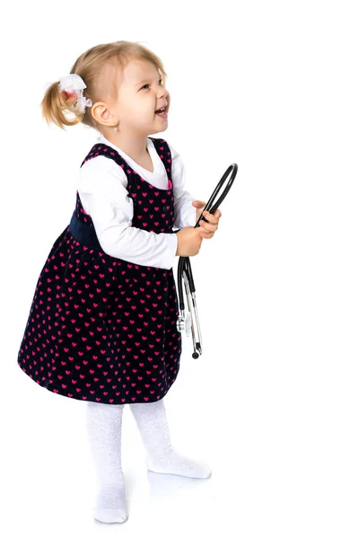 Маленька дівчинка грає лікаря — стокове фото