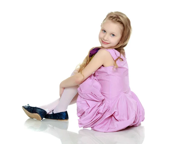 Vacker liten flicka 5-6 år. — Stockfoto
