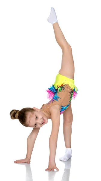 Gymnasten balanserar på ett ben. — Stockfoto