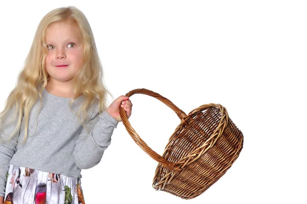 Little girl with a wicker basket — Stock Photo, Image