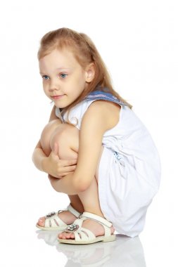 Küçük kız düşündüğü.