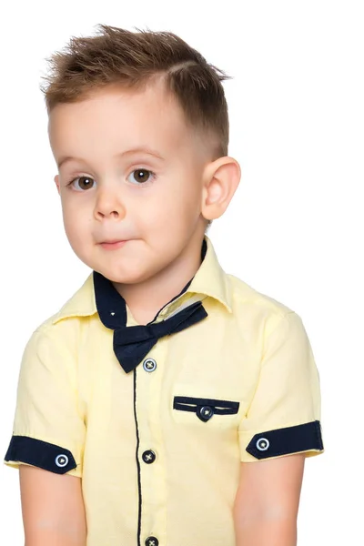 Egy kis fiú közeli portréja. — Stock Fotó