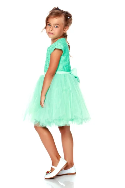 Μοντέρνο κοριτσάκι με φόρεμα. — Φωτογραφία Αρχείου