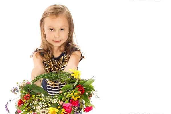 花の花束を持つ少女 — ストック写真