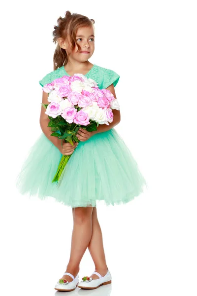 小女孩带着一束花 — 图库照片