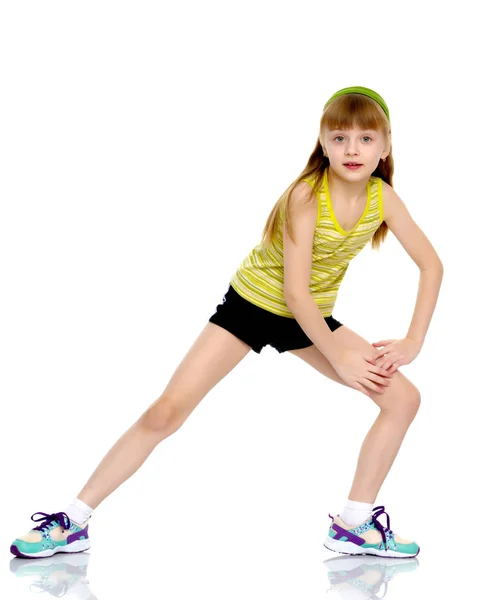 A ginasta se prepara para realizar o exercício . — Fotografia de Stock