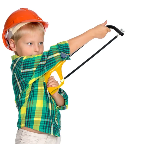 De kleine jongen in de helm van de bouwer. — Stockfoto