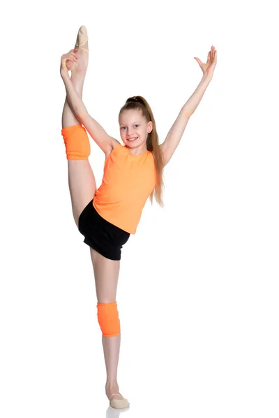 La gimnasta se equilibra en una pierna . —  Fotos de Stock