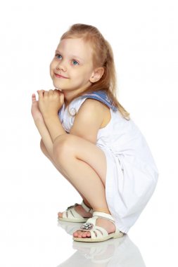 Küçük kız düşündüğü.