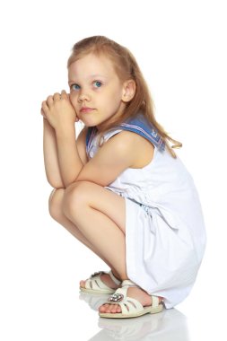 Küçük kız düşündüğü.