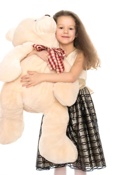 Gadis kecil dengan boneka beruang — Stok Foto