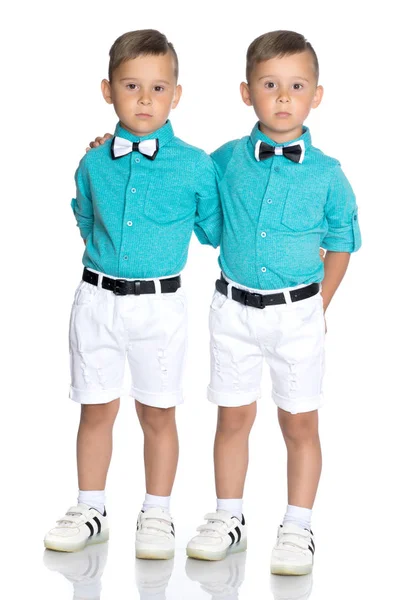 Zwei traurige gemini boys — Stockfoto