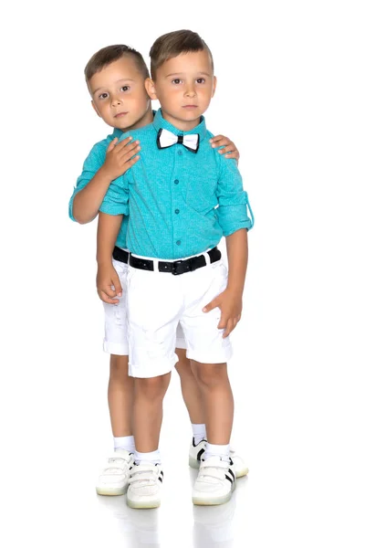 Twee triest Gemini-jongens — Stockfoto